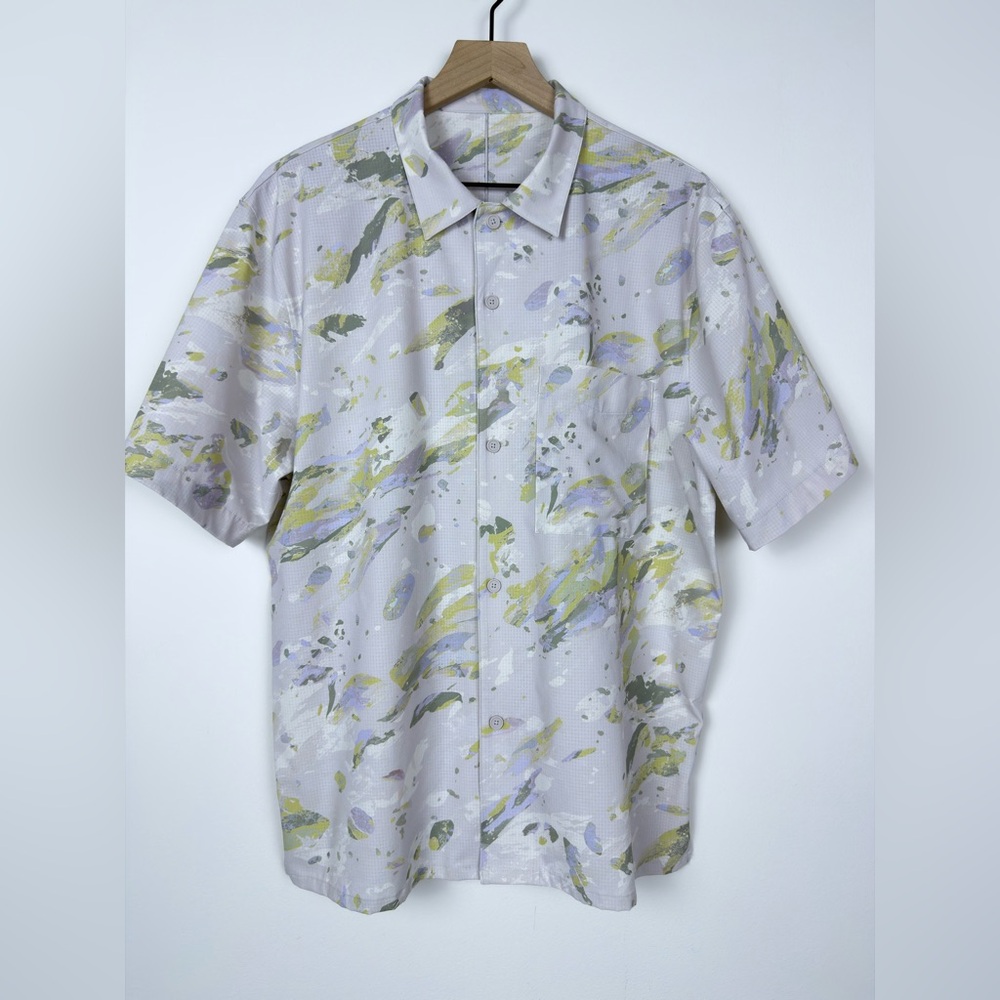 Lululemon Men’s Shirt  Abstract Print Short Sleeve Performance
